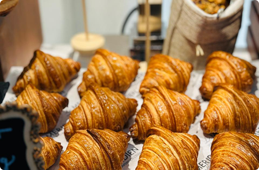 Menus designed around the meeting;  energising breakfasts, focused lunches, reflective dinners.