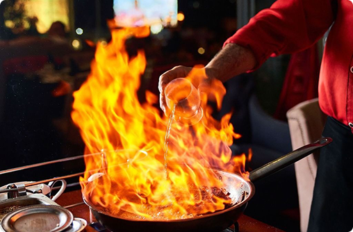 Live culinary theatre: tandoor, grills, wok, shawarma, dessert flambé.